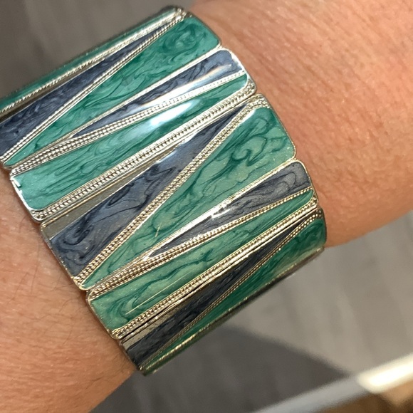 Beautiful green and purple stretch bracelet* - Picture 2 of 6